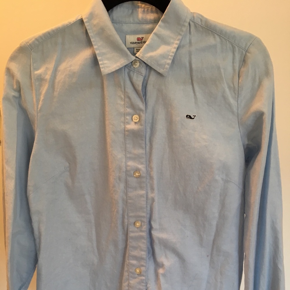 Blue Vineyard Vines Button Down. Never Worn.